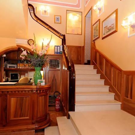 Отель Castello 3*