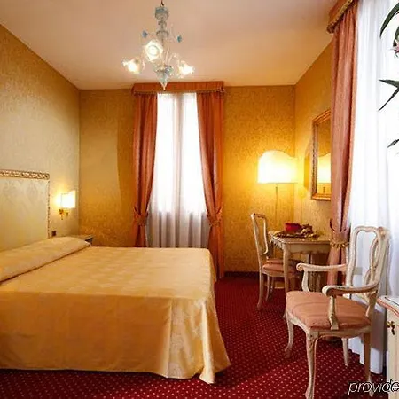 Отель Castello 3*