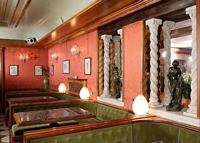 カステッロ ホテル